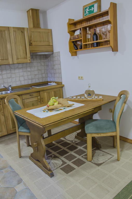 Miskar Rooms Cerknica Extérieur photo