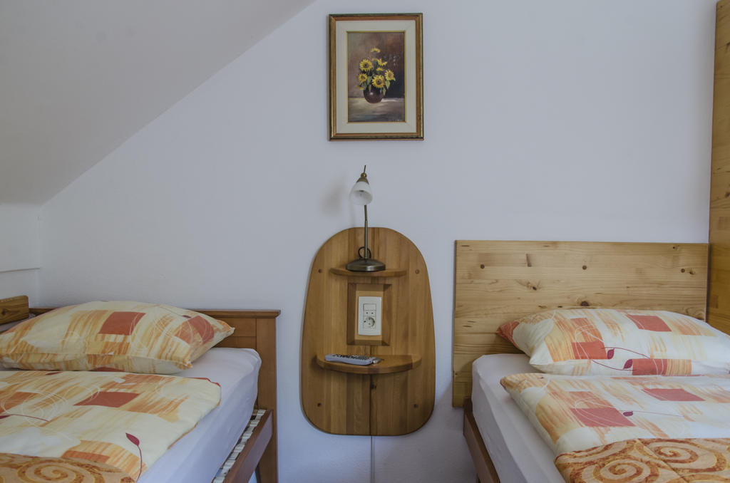 Miskar Rooms Cerknica Extérieur photo