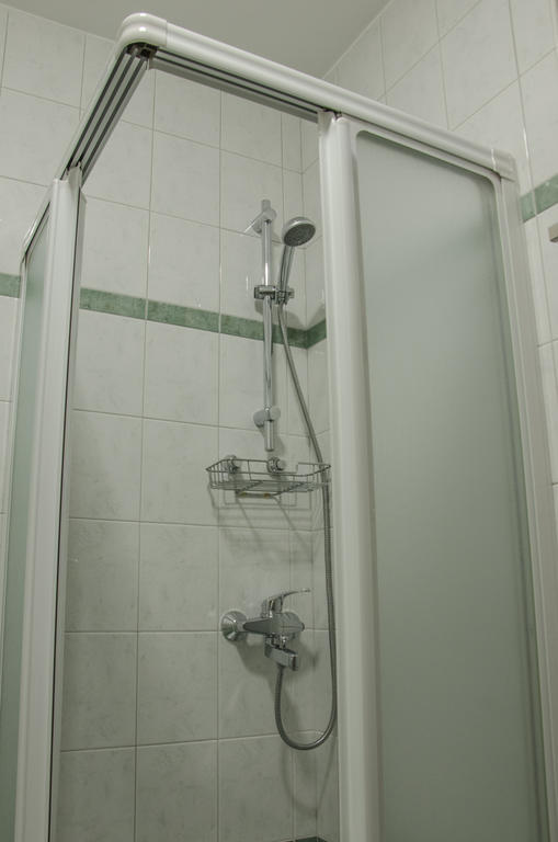 Miskar Rooms Cerknica Chambre photo