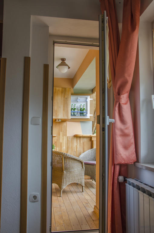 Miskar Rooms Cerknica Chambre photo