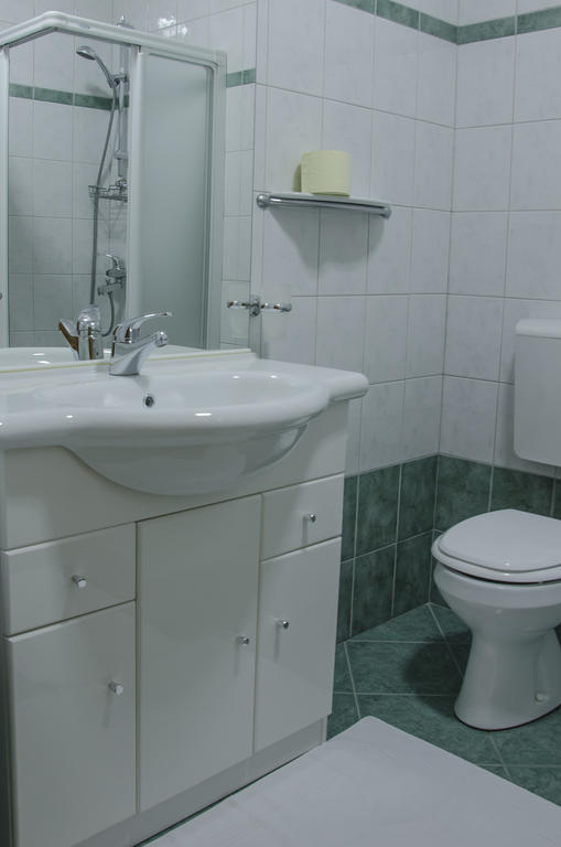 Miskar Rooms Cerknica Chambre photo