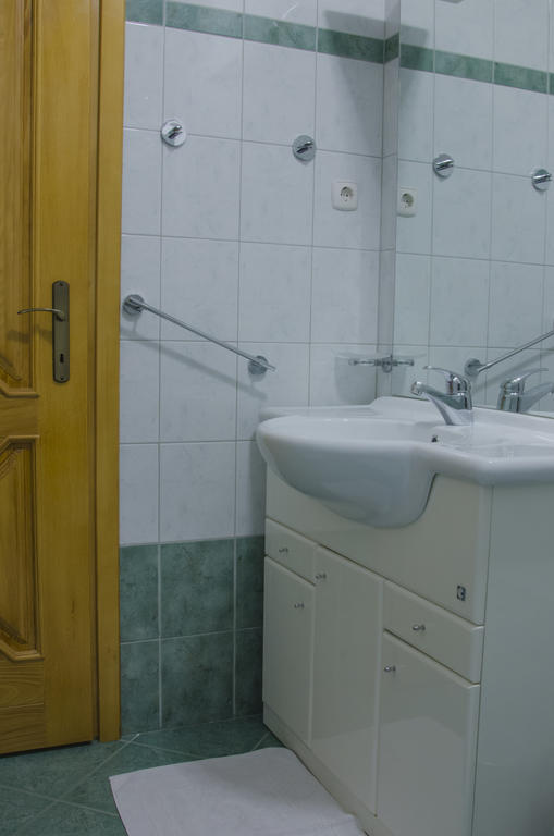 Miskar Rooms Cerknica Chambre photo