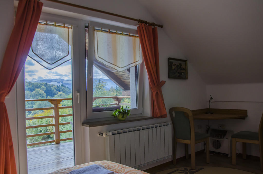 Miskar Rooms Cerknica Chambre photo