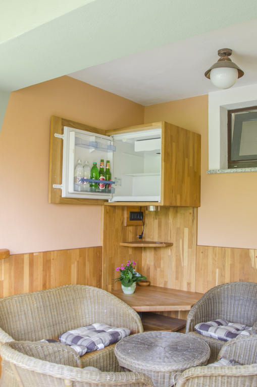 Miskar Rooms Cerknica Chambre photo