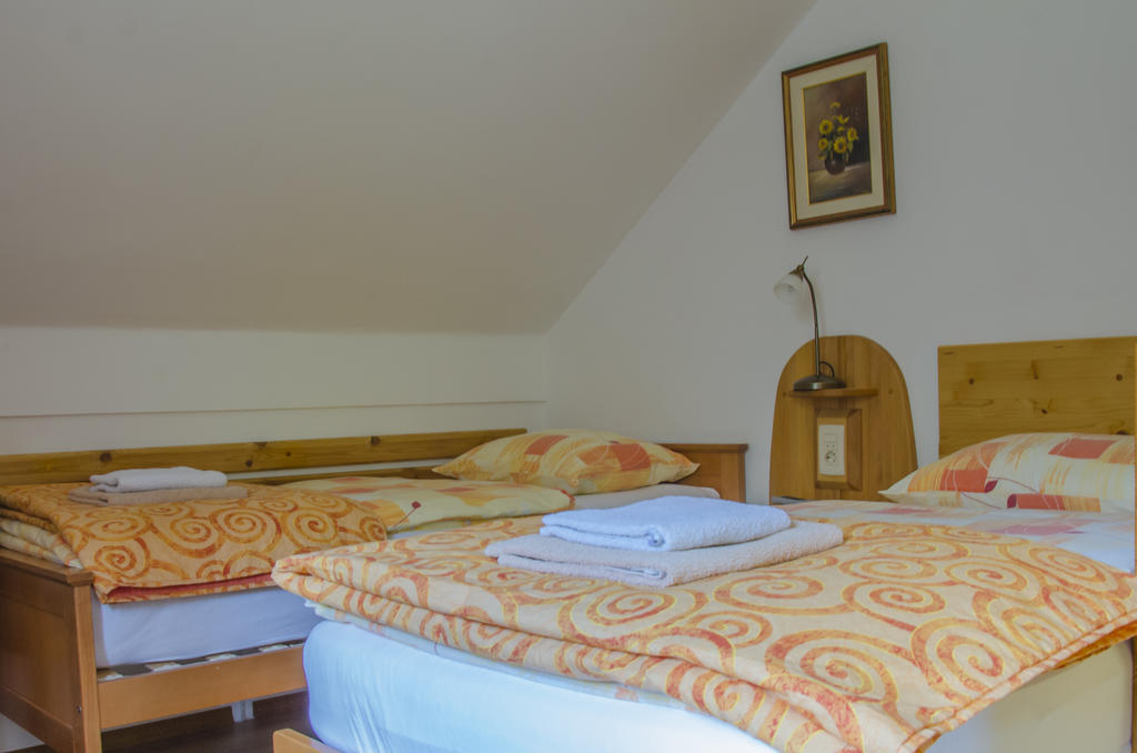 Miskar Rooms Cerknica Extérieur photo
